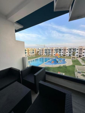 appartement moderne vue piscine